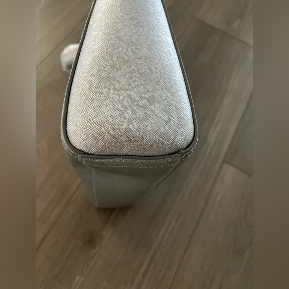 NWT Lo & Sons Pearl Saffiano Leather Silver Crossbody Bag Retails $300 - Picture 12 of 14